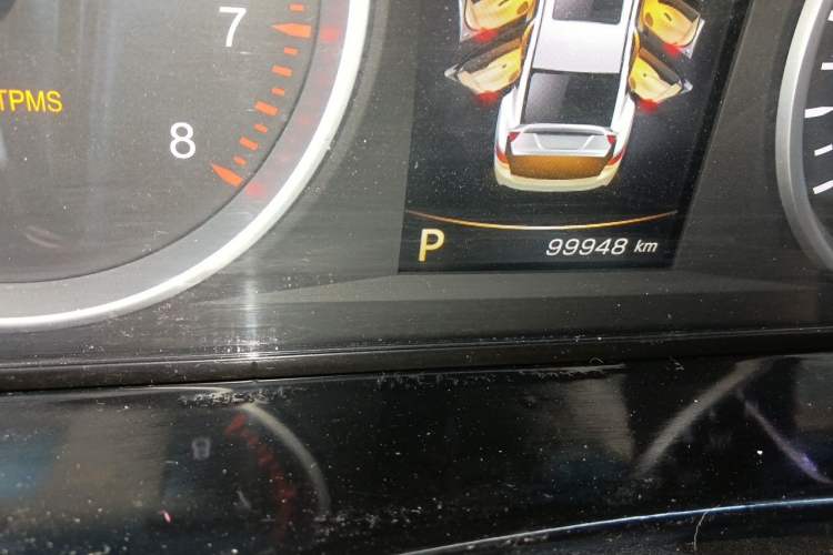 Used Geely Auto Emgrand GT 2015 1.8T Flagship Model Odometer Close Up