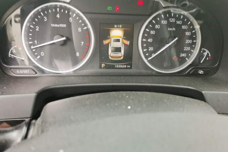 Used Geely Auto Emgrand GT 2015 1.8T Flagship Model Odometer Close Up