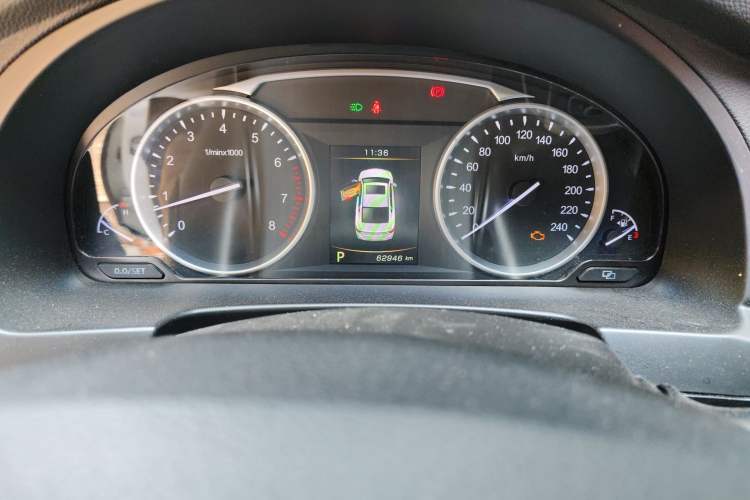 Used Geely Auto Emgrand GT 2015 1.8T Flagship Model Odometer Close Up
