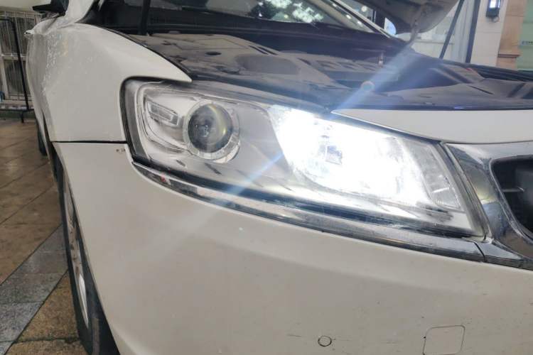 Used Geely Auto Emgrand GT 2015 2.4L Luxury Model Right Front Headlight