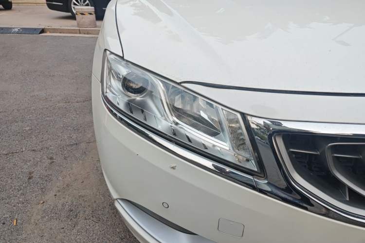 Used Geely Auto Emgrand GT 2015 1.8T Flagship Model Right Front Headlight