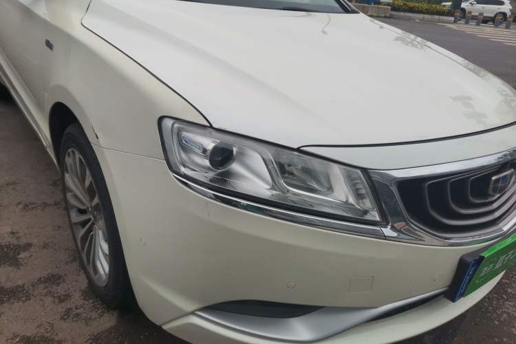 Used Geely Auto Emgrand GT 2015 1.8T Flagship Model Right Front Headlight