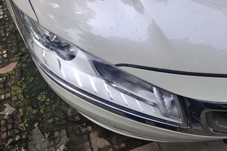 Used Geely Auto Emgrand GT 2015 1.8T Comfort Model Right Front Headlight