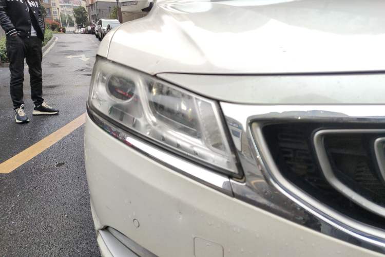 Used Geely Auto Emgrand GT 2015 1.8T Flagship Model Right Front Headlight