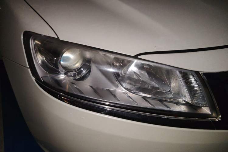 Used Geely Auto Emgrand GT 2015 2.4L Comfort Model Right Front Headlight