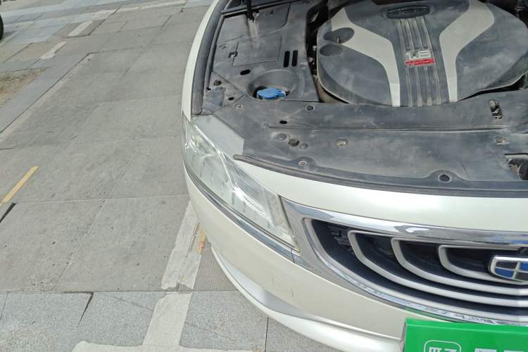 Used Geely Auto Emgrand GT 2015 1.8T Flagship Model Right Front Headlight