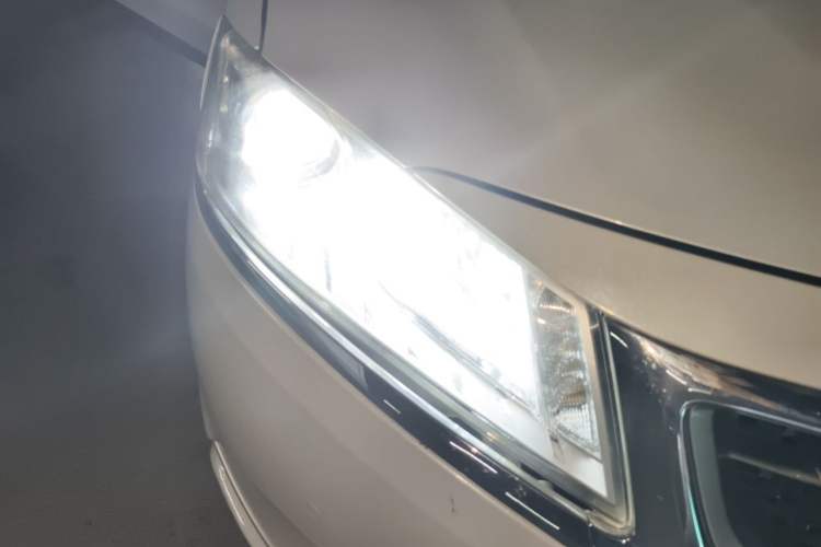 Used Geely Auto Emgrand GT 2015 1.8T Comfort Model Right Front Headlight