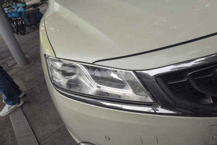 Used Geely Auto Emgrand GT 2015 1.8T Flagship Model Right Front Headlight