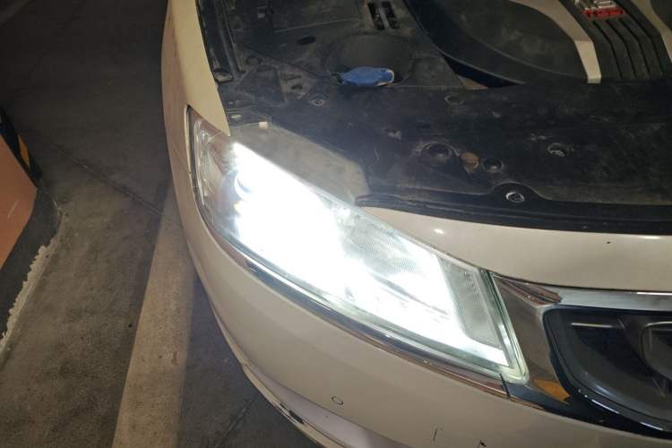 Used Geely Auto Emgrand GT 2015 1.8T Flagship Model Right Front Headlight
