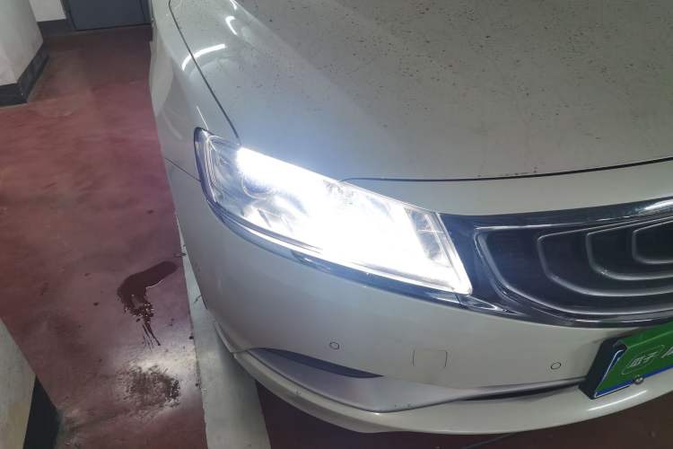 Used Geely Auto Emgrand GT 2015 1.8T Premium Model Right Front Headlight