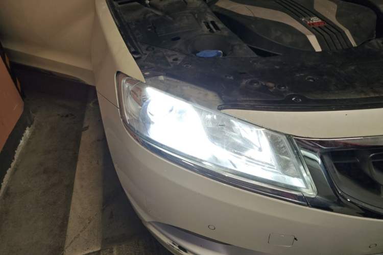 Used Geely Auto Emgrand GT 2015 1.8T Flagship Model Right Front Headlight