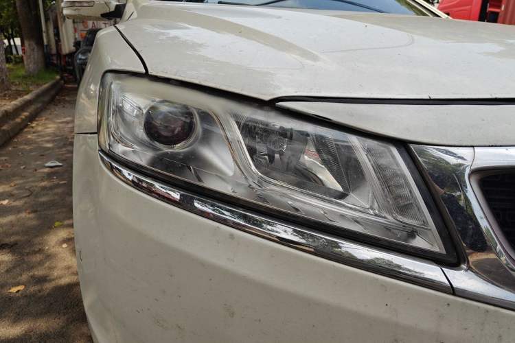 Used Geely Auto Emgrand GT 2015 1.8T Flagship Model Right Front Headlight