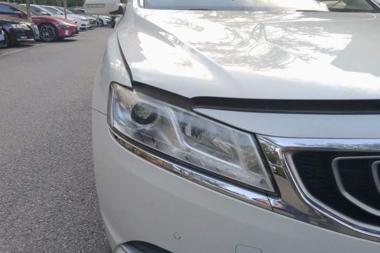 Used Geely Auto Emgrand GT 2015 1.8T Flagship Model Right Front Headlight
