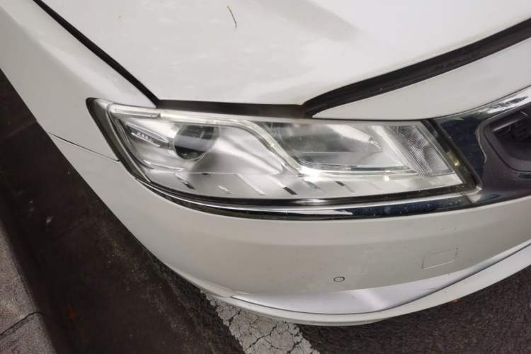 Used Geely Auto Emgrand GT 2015 1.8T Flagship Model Right Front Headlight