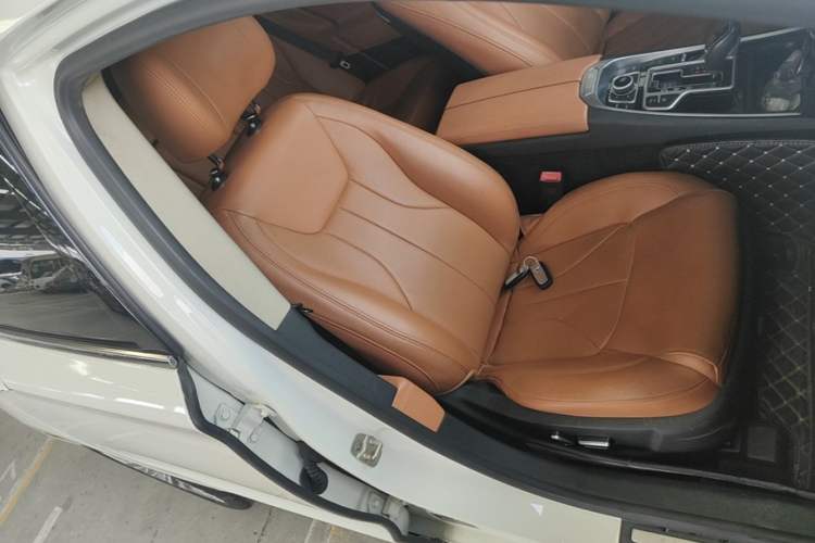 Used Geely Auto Emgrand GT 2015 1.8T Flagship Model Right Front Seat