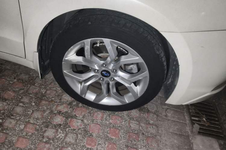 Used Geely Auto Emgrand GT 2015 1.8T Premium Model Right Front Wheel Hub
