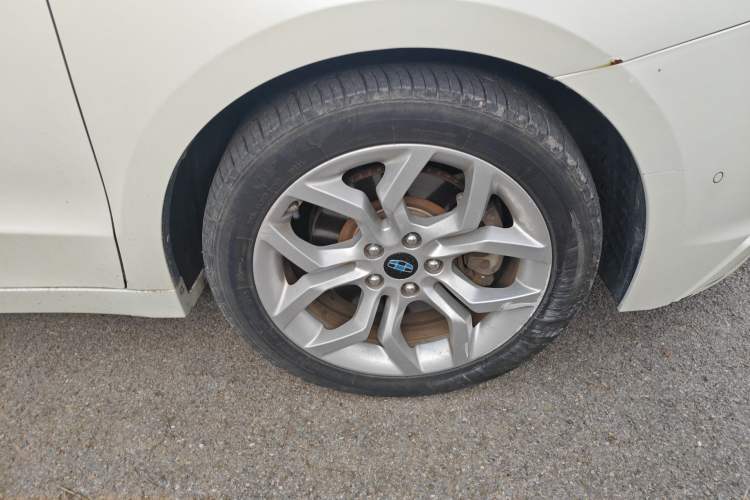 Used Geely Auto Emgrand GT 2015 1.8T Flagship Model Right Front Wheel Hub