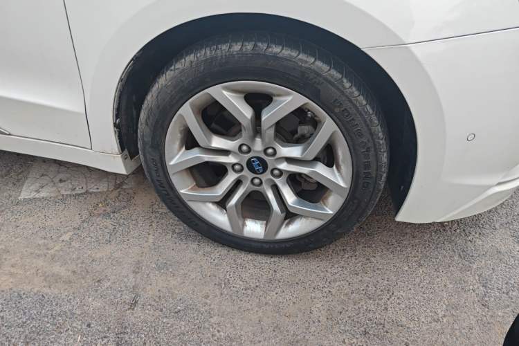 Used Geely Auto Emgrand GT 2015 1.8T Flagship Model Right Front Wheel Hub