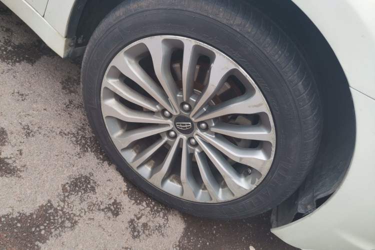 Used Geely Auto Emgrand GT 2015 1.8T Flagship Model Right Front Wheel Hub