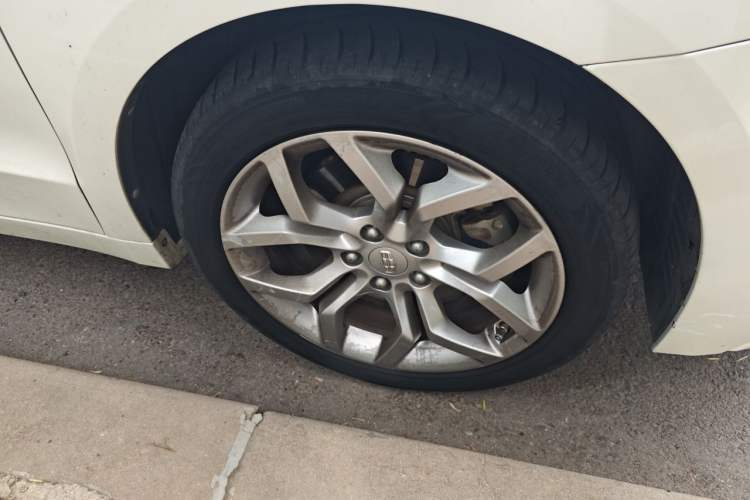 Used Geely Auto Emgrand GT 2015 1.8T Premium Model Right Front Wheel Hub