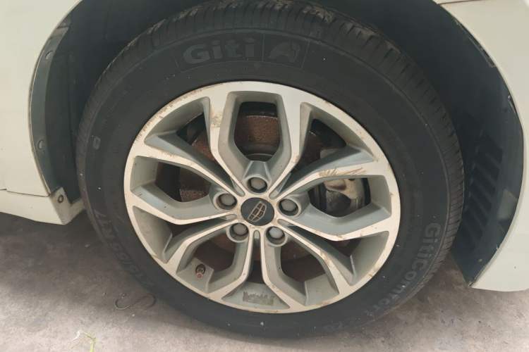 Used Geely Auto Emgrand GT 2015 1.8T Comfort Model Right Front Wheel Hub