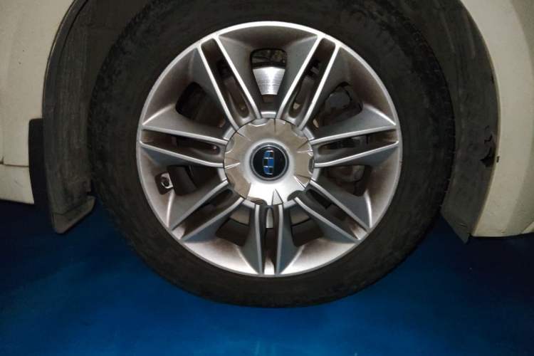 Used Geely Auto Emgrand GT 2015 2.4L Comfort Model Right Front Wheel Hub