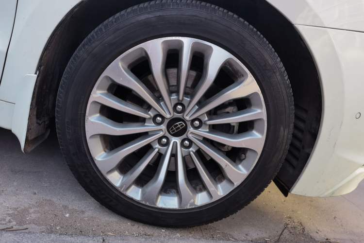 Used Geely Auto Emgrand GT 2015 1.8T Flagship Model Right Front Wheel Hub