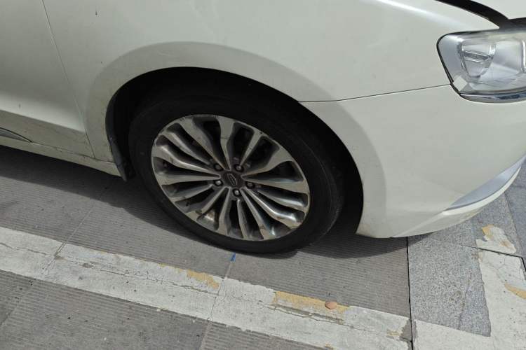Used Geely Auto Emgrand GT 2015 1.8T Flagship Model Right Front Wheel Hub