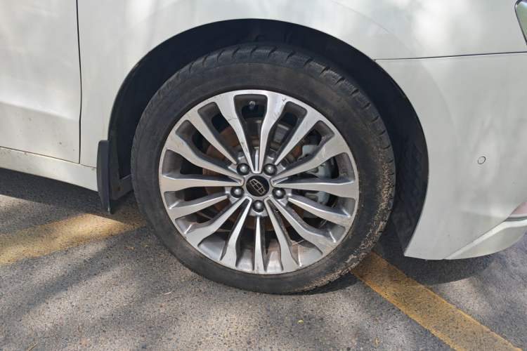Used Geely Auto Emgrand GT 2015 1.8T Flagship Model Right Front Wheel Hub