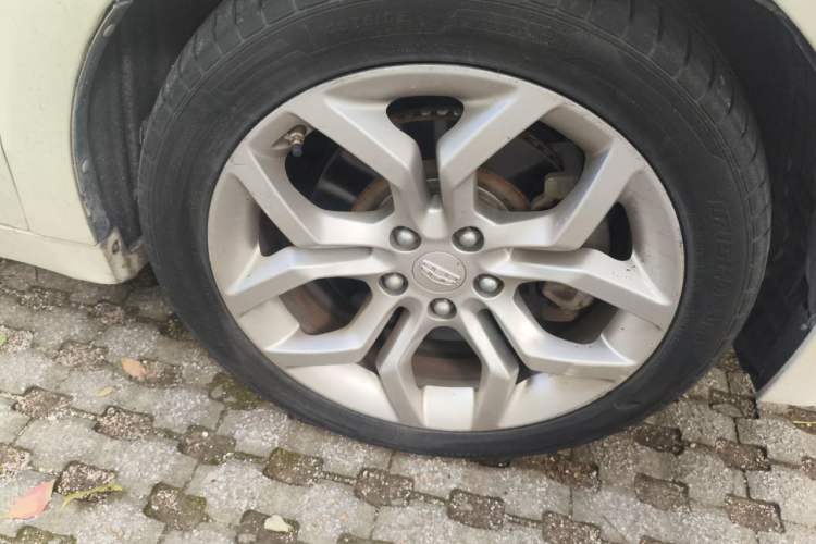 Used Geely Auto Emgrand GT 2015 1.8T Flagship Model Right Front Wheel Hub