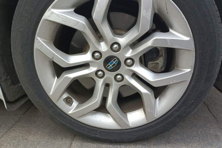 Used Geely Auto Emgrand GT 2015 1.8T Premium Model Right Front Wheel Hub