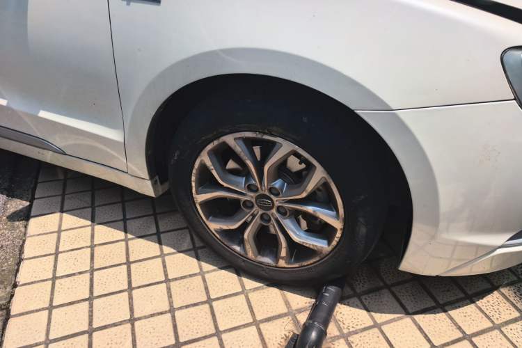 Used Geely Auto Emgrand GT 2015 1.8T Luxury Model Right Front Wheel Hub