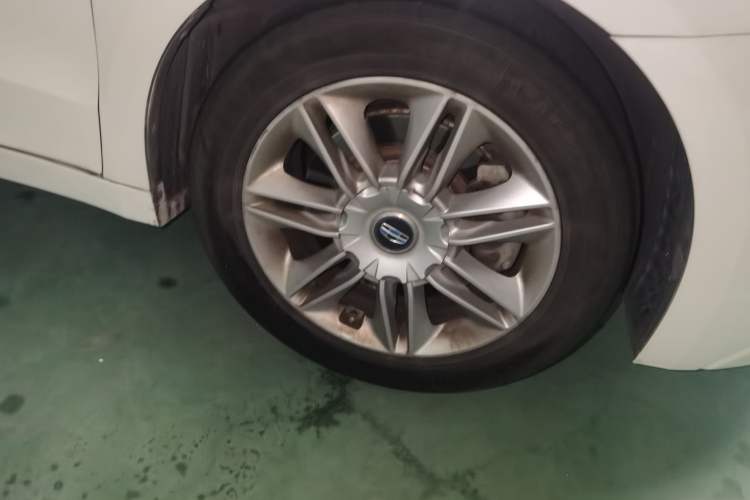 Used Geely Auto Emgrand GT 2015 2.4L Comfort Model Right Front Wheel Hub