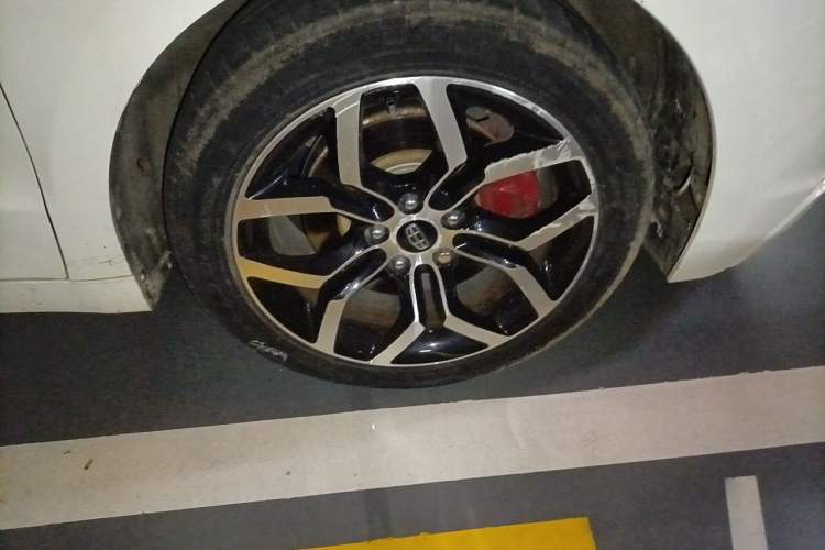 Used Geely Auto Emgrand GT 2015 1.8T Premium Model Right Front Wheel Hub