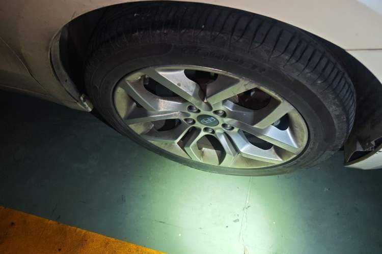 Used Geely Auto Emgrand GT 2015 1.8T Flagship Model Right Front Wheel Hub