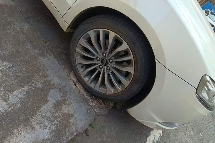 Used Geely Auto Emgrand GT 2015 1.8T Premium Model Right Front Wheel Hub