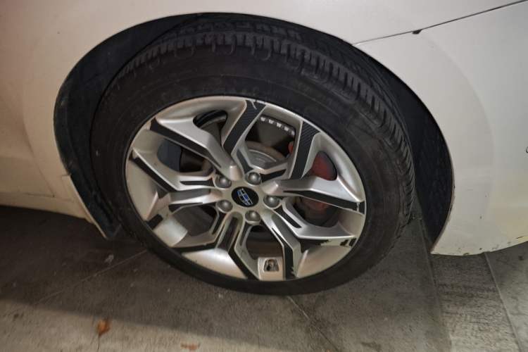 Used Geely Auto Emgrand GT 2015 1.8T Flagship Model Right Front Wheel Hub