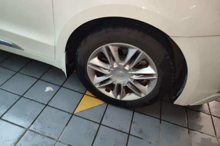 Used Geely Auto Emgrand GT 2015 1.8T Luxury Model Right Front Wheel Hub