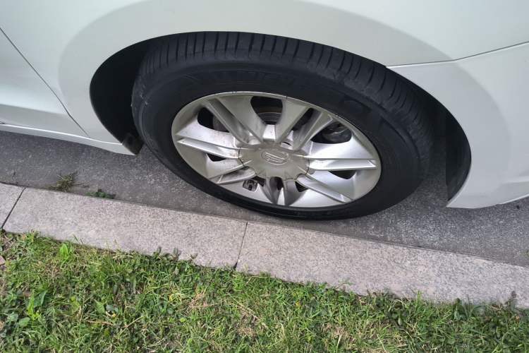 Used Geely Auto Emgrand GT 2015 1.8T Comfort Model Right Front Wheel Hub