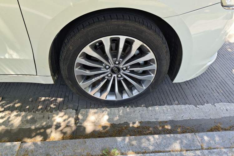 Used Geely Auto Emgrand GT 2015 1.8T Premium Model Right Front Wheel Hub
