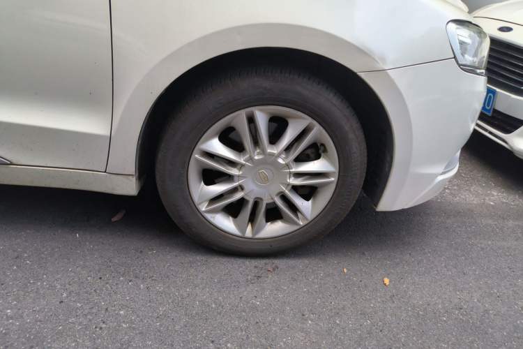 Used Geely Auto Emgrand GT 2015 2.4L Comfort Model Right Front Wheel Hub
