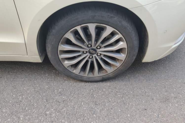 Used Geely Auto Emgrand GT 2015 1.8T Flagship Model Right Front Wheel Hub