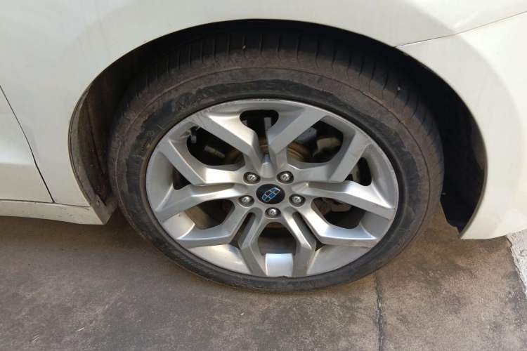 Used Geely Auto Emgrand GT 2015 1.8T Flagship Model Right Front Wheel Hub
