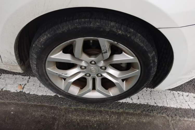 Used Geely Auto Emgrand GT 2015 1.8T Flagship Model Right Front Wheel Hub