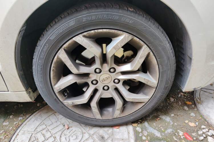 Used Geely Auto Emgrand GT 2015 1.8T Flagship Model Right Front Wheel Hub
