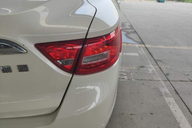 Used Geely Auto Emgrand GT 2015 1.8T Flagship Model Right Rear Taillight