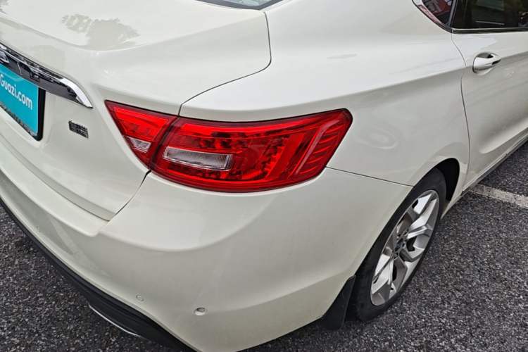 Used Geely Auto Emgrand GT 2015 1.8T Flagship Model Right Rear Taillight