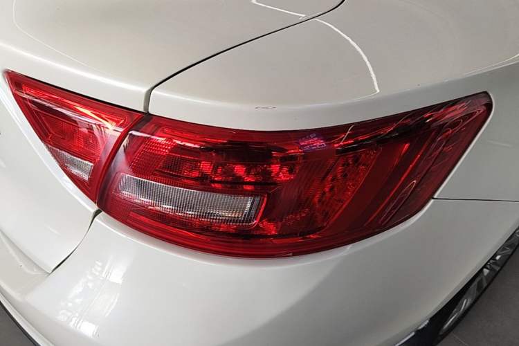 Used Geely Auto Emgrand GT 2015 1.8T Flagship Model Right Rear Taillight