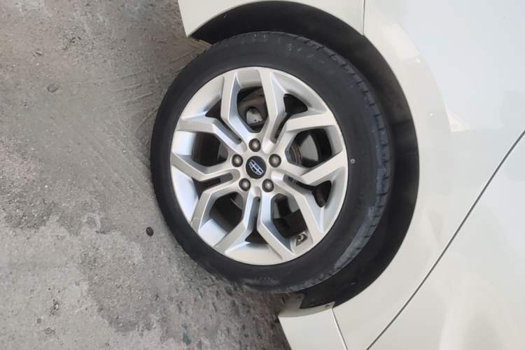 Used Geely Auto Emgrand GT 2015 1.8T Flagship Model Right Rear Wheel Hub