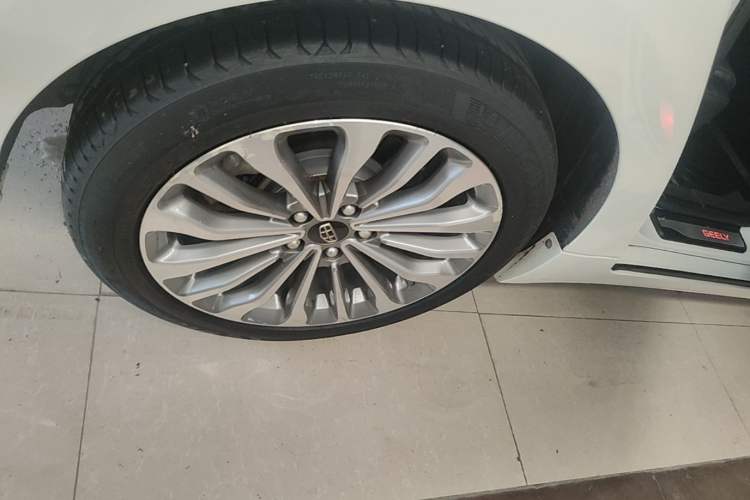 Used Geely Auto Emgrand GT 2015 1.8T Flagship Model Right Rear Wheel Hub